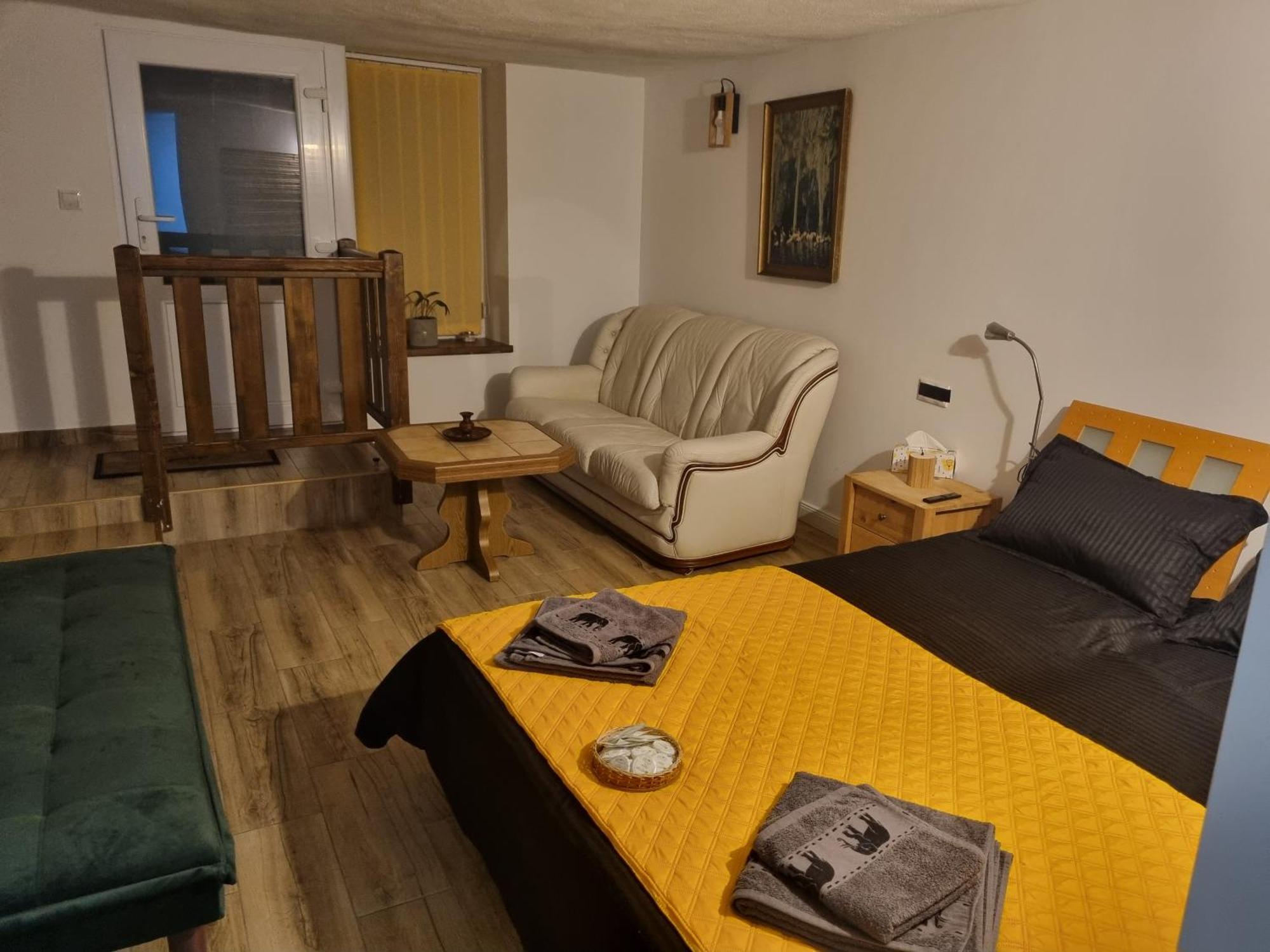 Ultracentral Garage Studio Bistrita  Luaran gambar